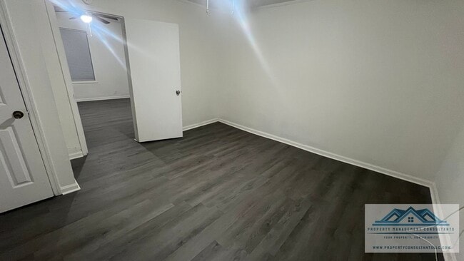 Building Photo - 233 N Royal Ave