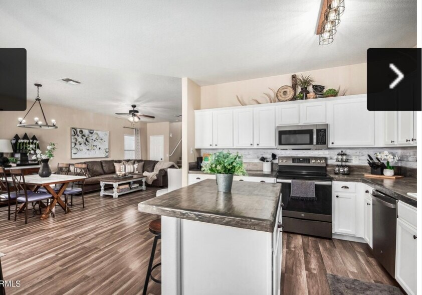 Building Photo - 2418 E Peach Tree Dr