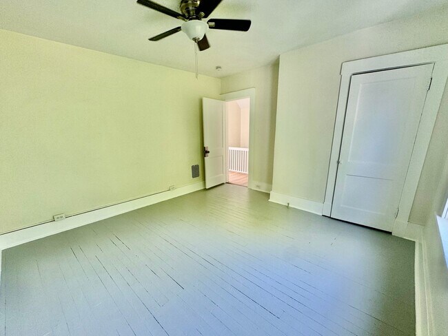 Building Photo - Newly Renovated 2 Bed, 1 Bath Home with Bonus Room - Conveniently Located, Central Heat - Availab...