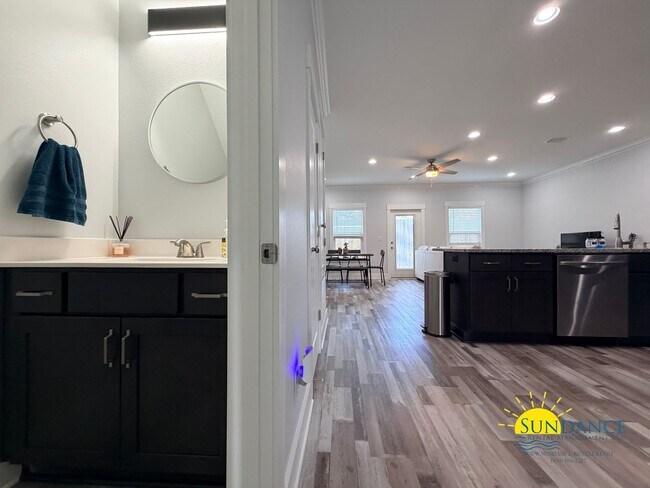 Building Photo - Gorgeous 2 Story 4 Bedrooms Townhome in Fort Walton Beach!