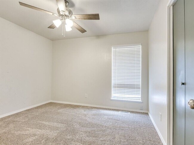 Building Photo - Updated 3 Bed 2 Bath In OKC