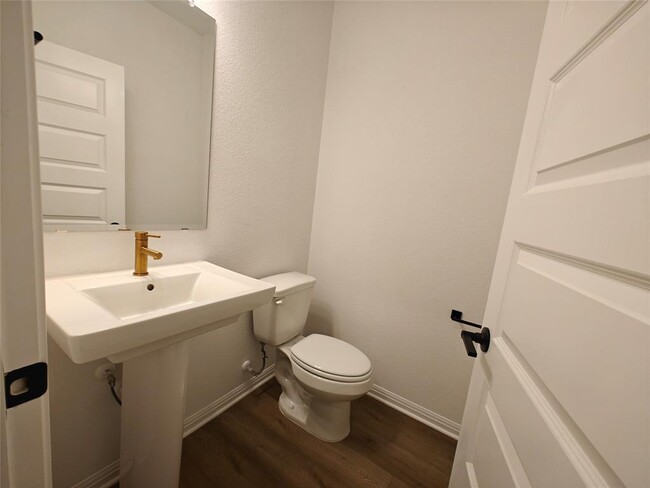 Building Photo - 2725 Woodall Dr