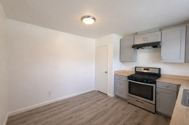 Building Photo - Palmdale Apartment 2 bedroom