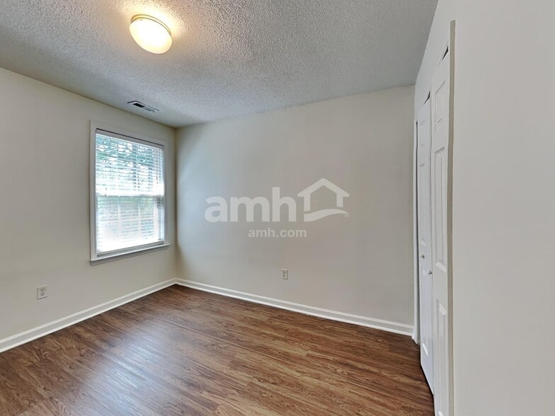 Building Photo - 125 Fairford Dr