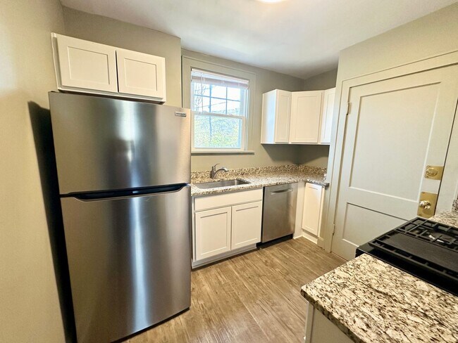 Building Photo - 24 W Tulane Rd