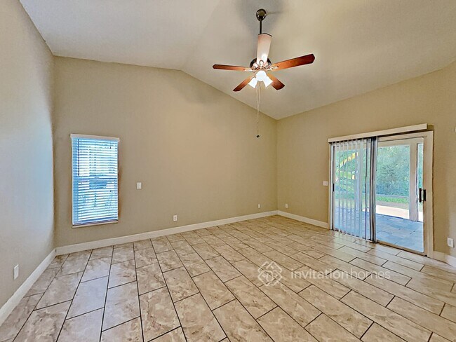 Building Photo - 641 Ridgewood St