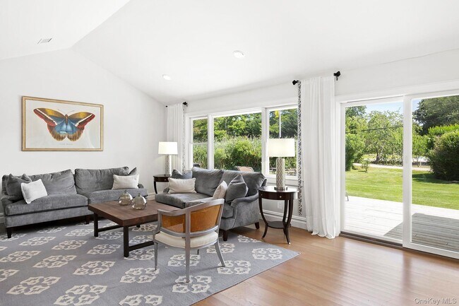 Building Photo - 31 B Club Ln