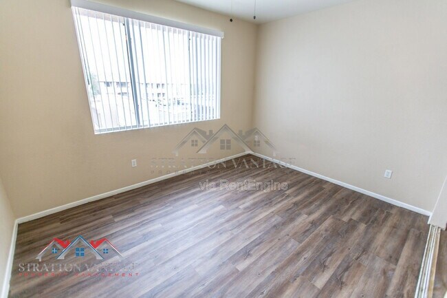 Building Photo - 16013 S Desert Foothills Pkwy