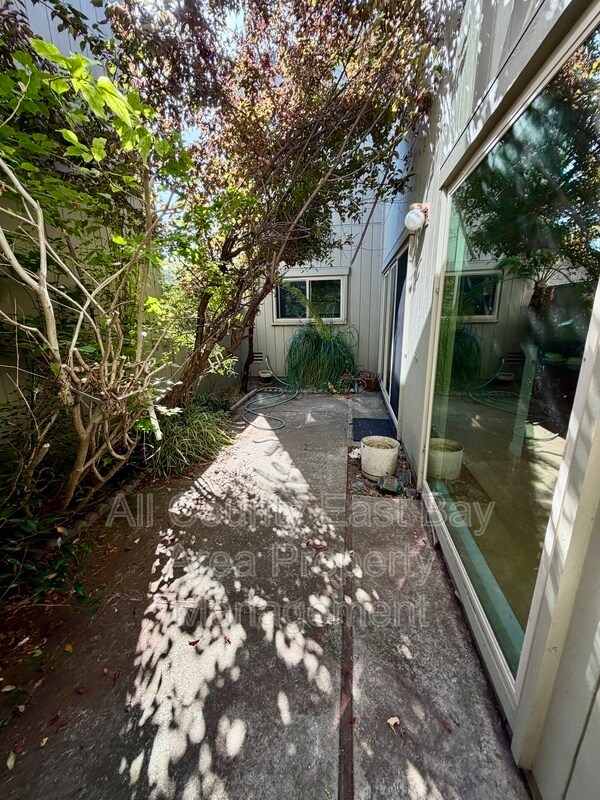 Building Photo - 1071 Jost Ln