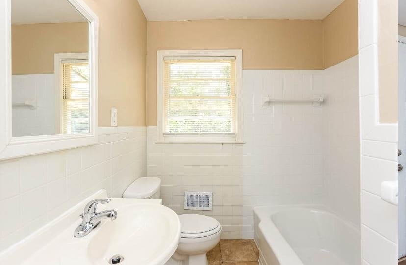 Building Photo - 2122 Cherry Ln