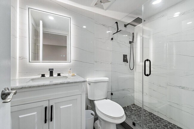 Building Photo - 1605 S US Hwy 1