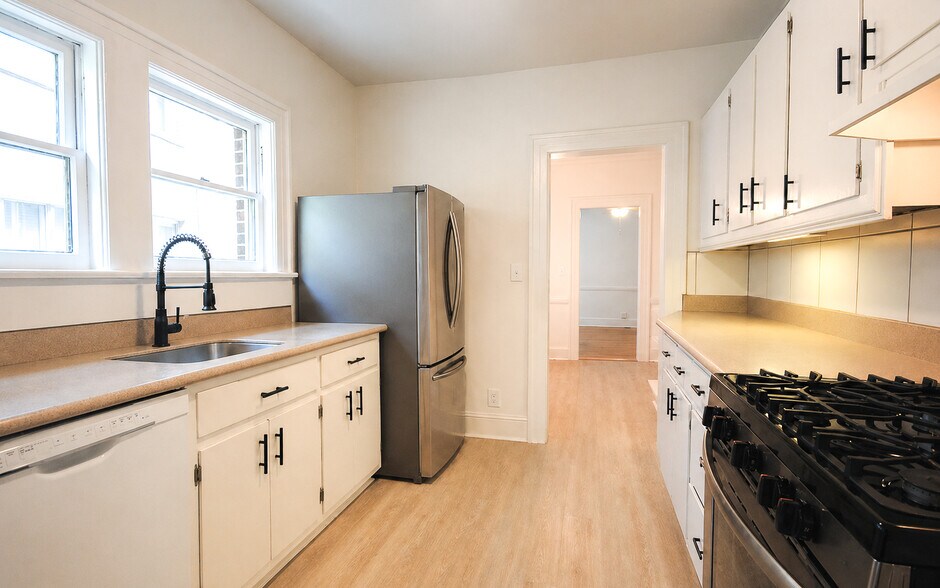 Kitchen - 861 Durant Pl NE