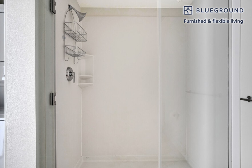 Building Photo - 3093 Broadway-SI FL5-ID698