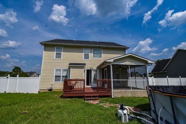 Building Photo - Coming Soon!! 4 Bedroom 2.5 Bath Nicely Renovated with Updated Fixtures! - No Pets