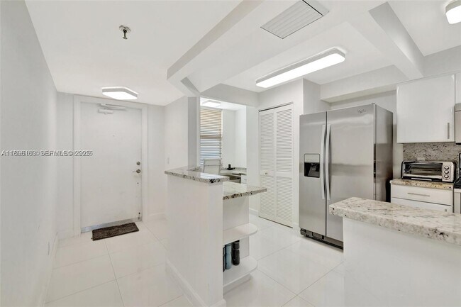 Building Photo - 9650 S Ocean Dr