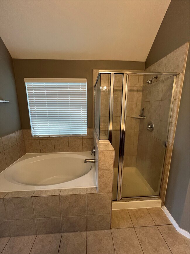 Building Photo - 23623 Plantation Pines Ln