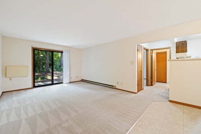 Building Photo - Upper 1 Bedroom 1 Bathroom Apartment Available