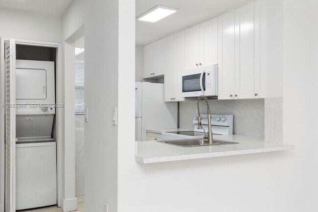 Building Photo - 6854 NW 173rd Dr