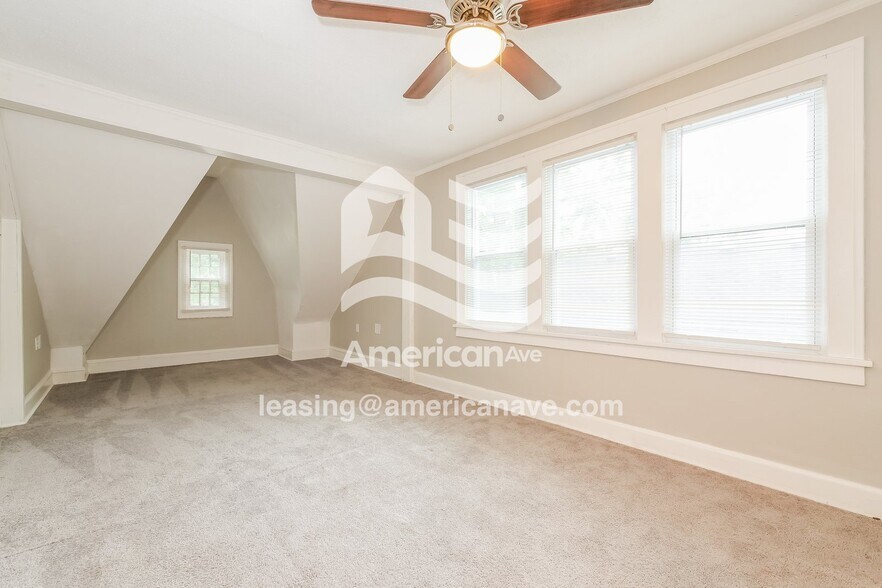 Building Photo - 1824 E 73rd St