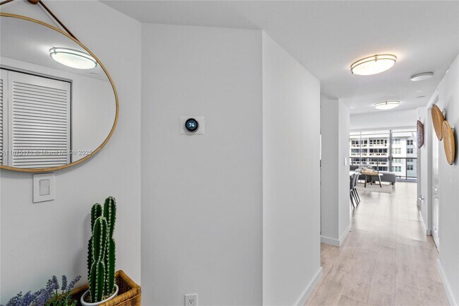 Building Photo - 5757 Collins Ave