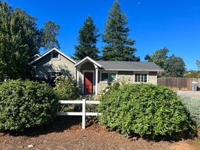 Building Photo - 1 Bedroom Home in Redding - MUST SEE