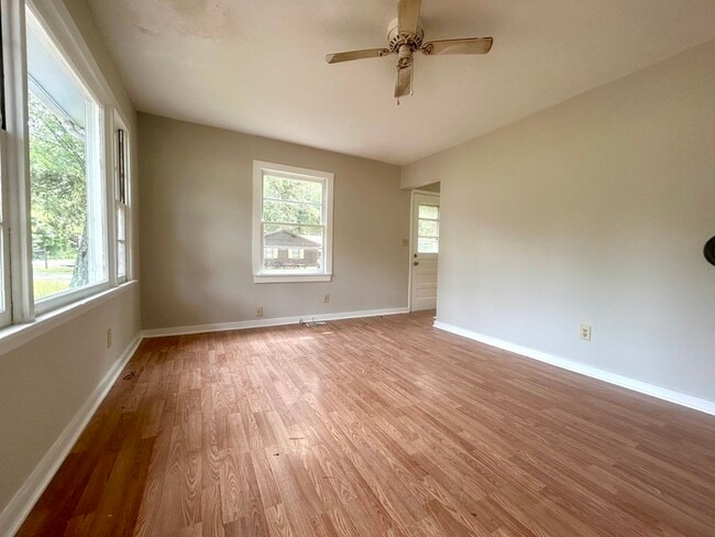 Building Photo - 1646 Amhurst St