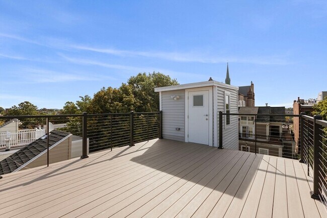 Building Photo - 587 E Broadway