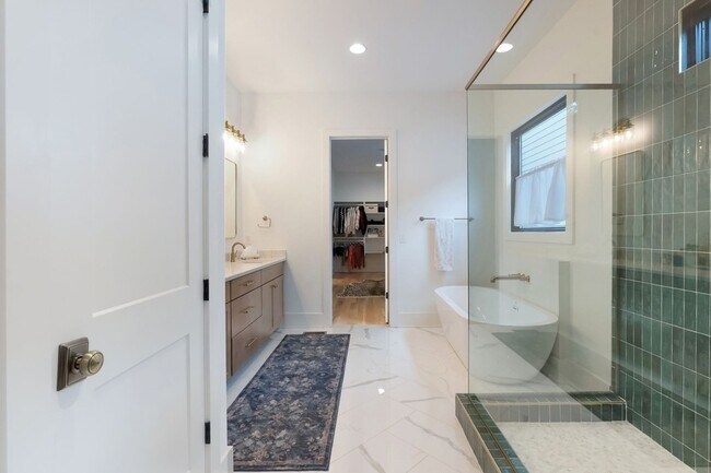Building Photo - 3733 Estes Rd