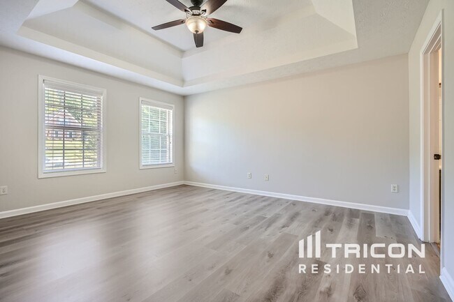 Building Photo - 713 Forestglen Dr