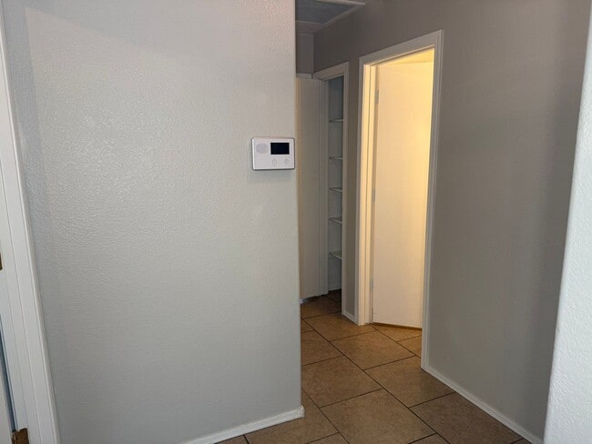 Building Photo - 1162 W 2nd Ave