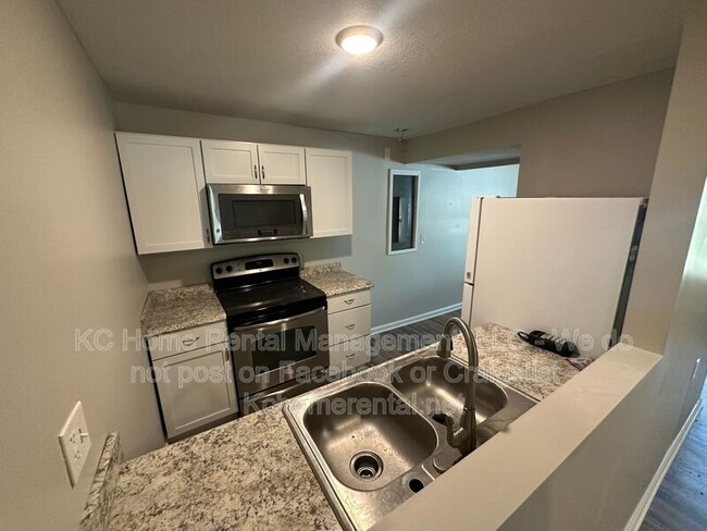 Building Photo - 4140 E 60 Terrace