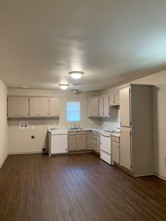 Building Photo - 1400 Glendale St