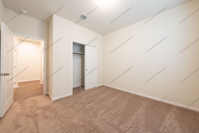 Building Photo - 742 Friar Tuck Dr