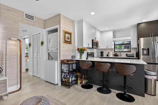 Building Photo - 1501 NE 7th Ave