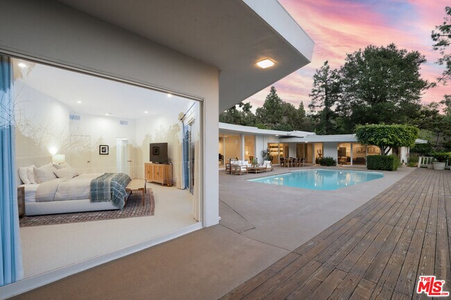 Building Photo - 1121 Loma Vista Dr