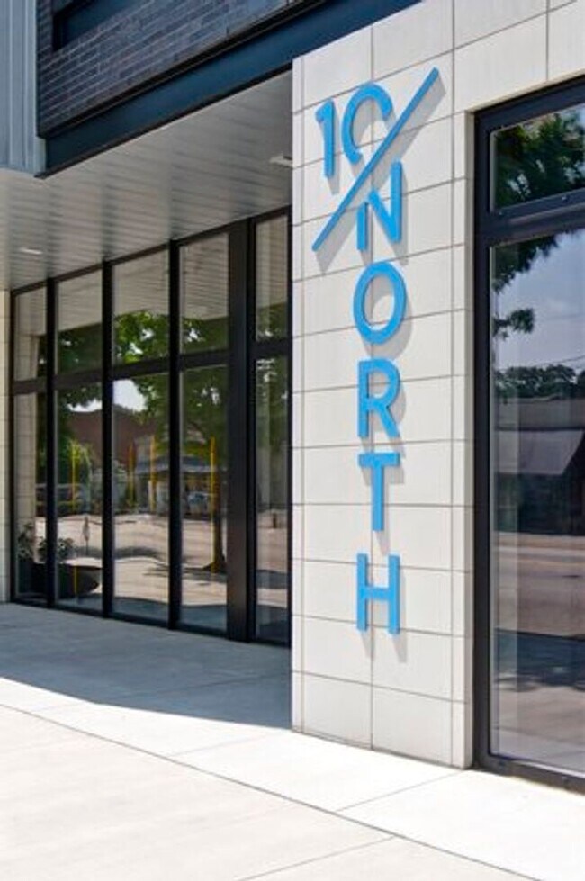 Building Photo - 10 North - 2 Bed / 2 Bath - Northshore, Ch...