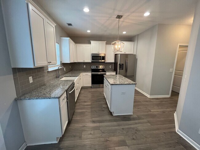 Building Photo - Spacious 4-Bedroom Pet Friendly Home with a Serene View - Available for Rent!