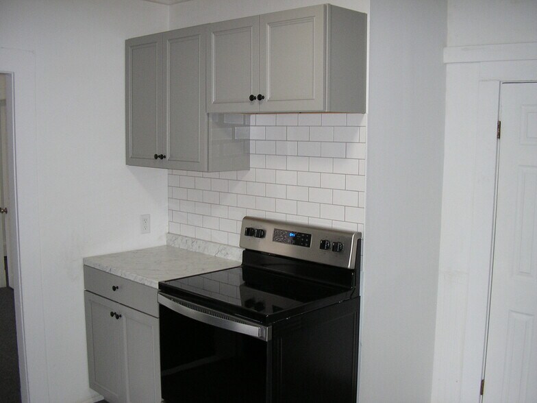 Building Photo - 16 Beech St