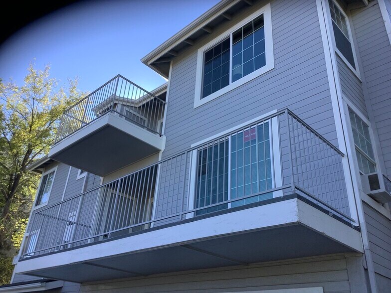 Building Photo - 604 N Bagby Dr