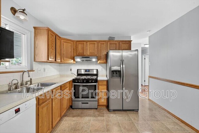 Building Photo - 535 Bardot Dr