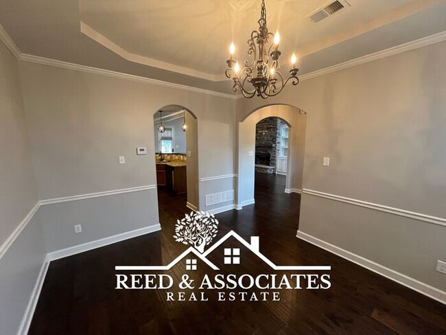 Building Photo - 4 Bedroom Arlington Home with a Lakeside Lot
