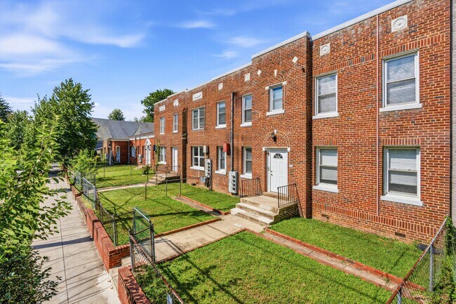 Building Photo - 5324 4th St NW