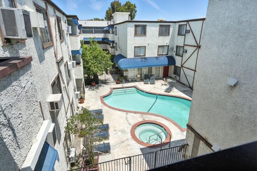 Building Photo - 18530 Hatteras St
