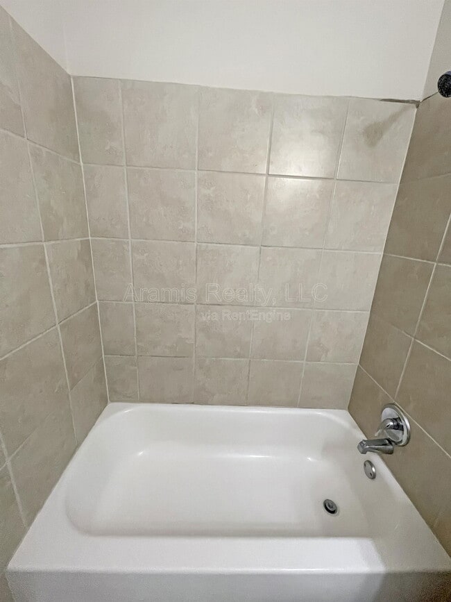 Building Photo - 195 Hedges St SE