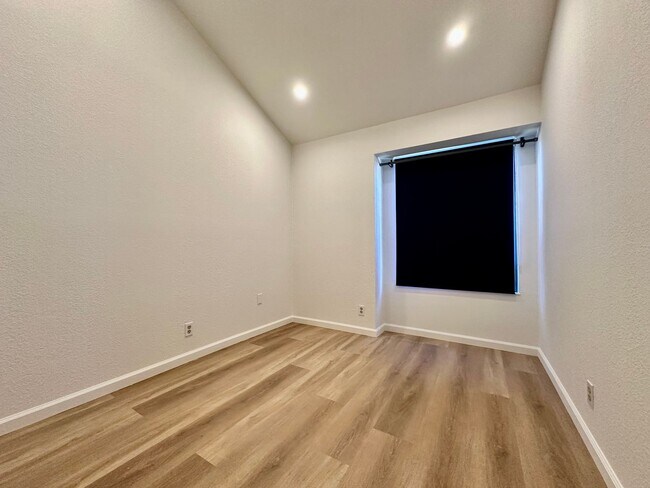 Building Photo - Completely Remodeled 3 Bed 2 Bath Ardenwoo...