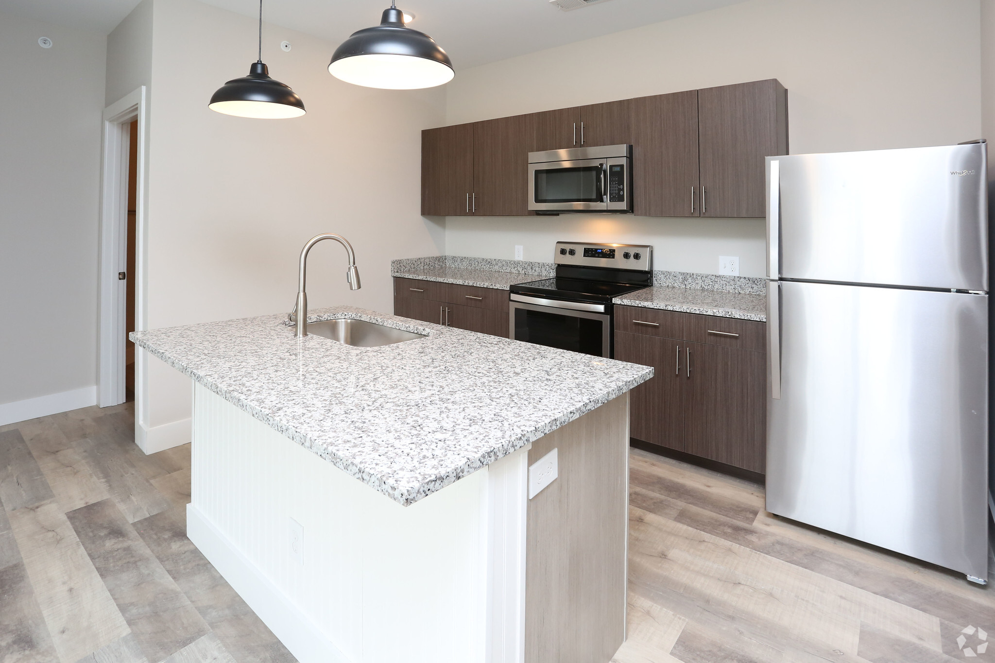 1BR, 1BA - 790 SF - Kitchen - Palomar Stables Apartments