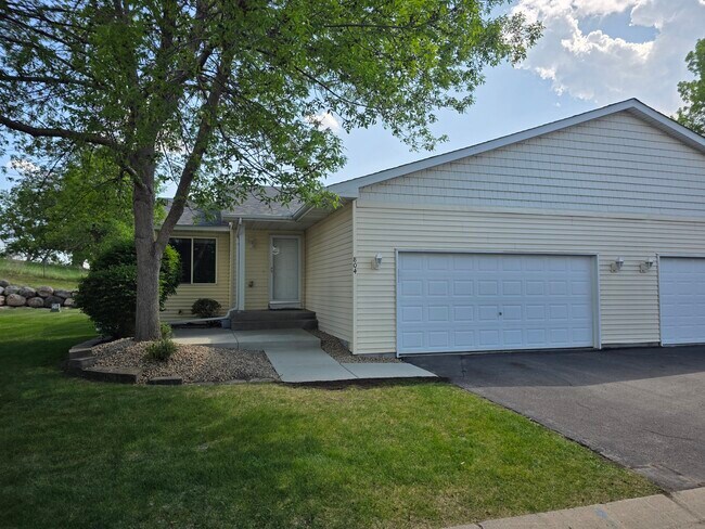 Twin home - 804 Ivy Ridge Ln