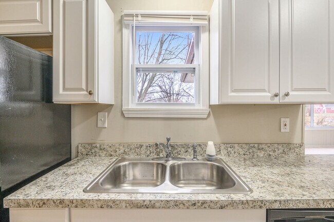 Building Photo - 1265 Westwood Dr