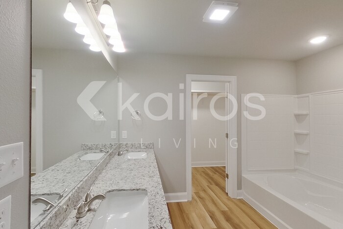 Building Photo - 13742 Willowmore Dr