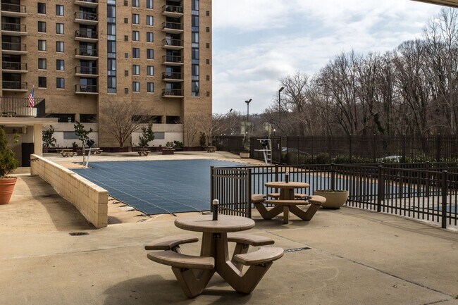 Building Photo - Studio Condo with all utilities included for rent!